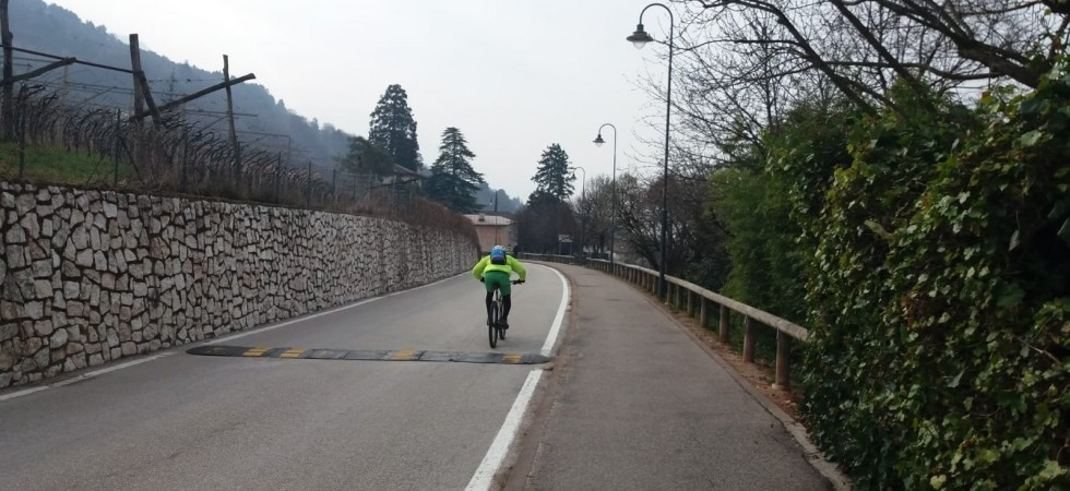Coronavirus, beccato un ciclista mentre andava in Cimirlo "a farsi un giretto"